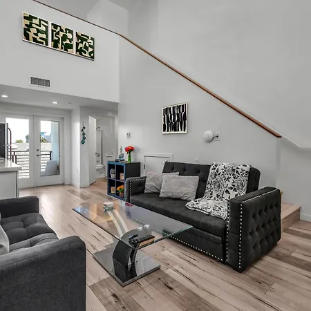 Stylish Modern One Bedroom Hollywood Loft With In Unite Washer Dryer & Balcony